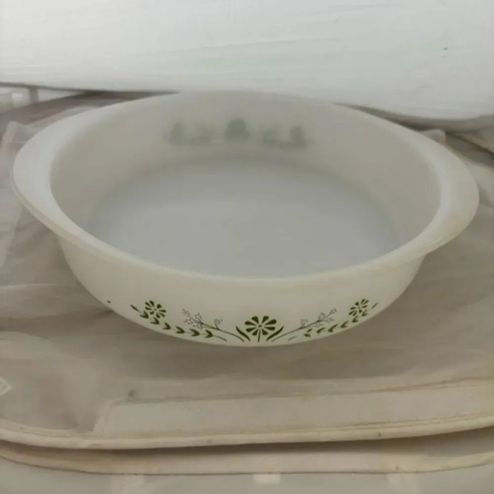 Glasbake Green Daisy J2423 9” Milk Glass Pie Plate 1970’s